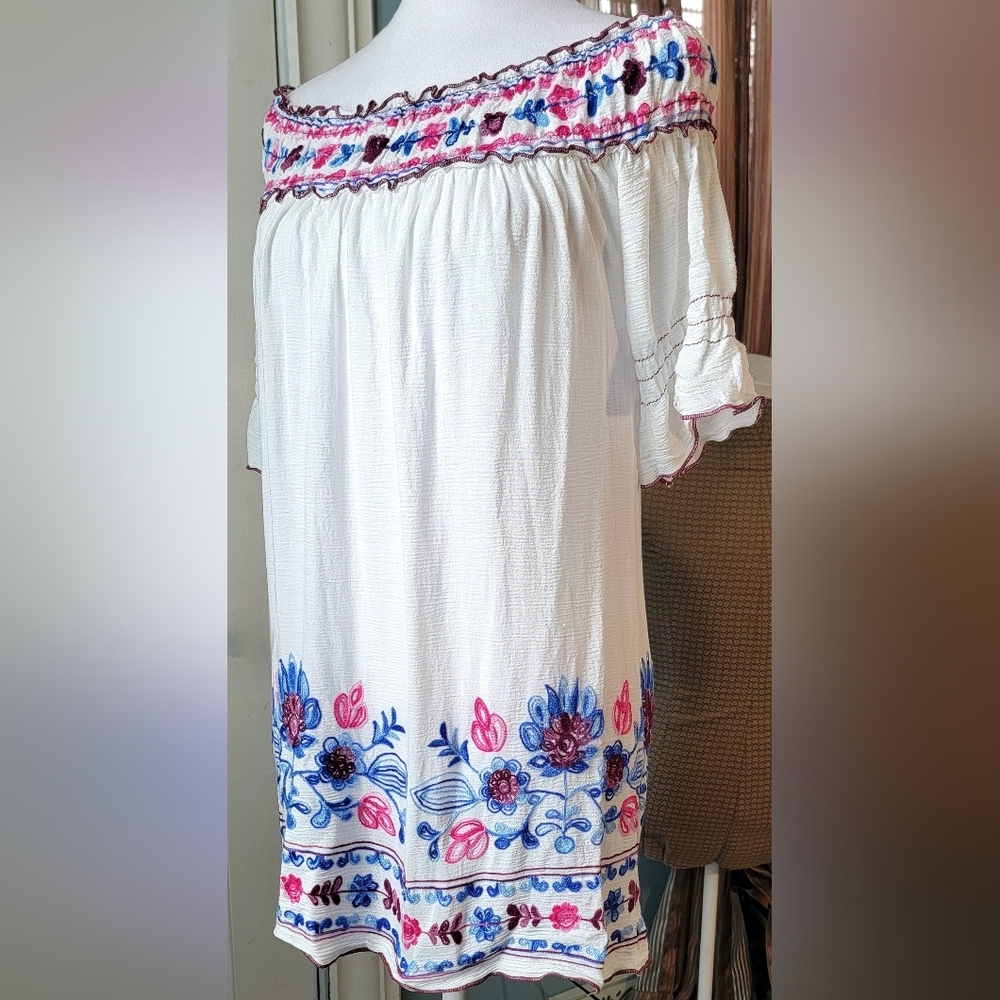 BECCA Off-Shoulder Boho Floral Embroidered Swim Coverup Womens S/XS Pink Blue